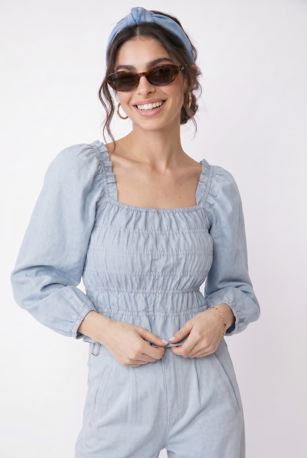 magnific__pgenerate-a-luxury-studio-fashion-photo-waist-up-c__36144.jpg?v=1779820559