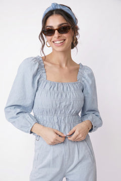 magnific__pgenerate-a-luxury-studio-fashion-photo-waist-up-c__36144.jpg?v=1779820559