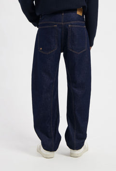 men-sustainable-jeans-ben-mid-barrel-dry-half-body-back.jpg?v=1765358810