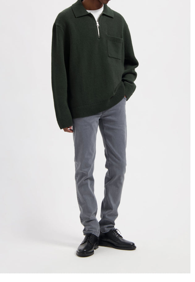 men-sustainable-jeans-dunn-low-tapered-light-grey-full-body-front-2.jpg?v=1765360148