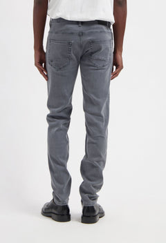 men-sustainable-jeans-dunn-low-tapered-light-grey-half-body-back.jpg?v=1765360148