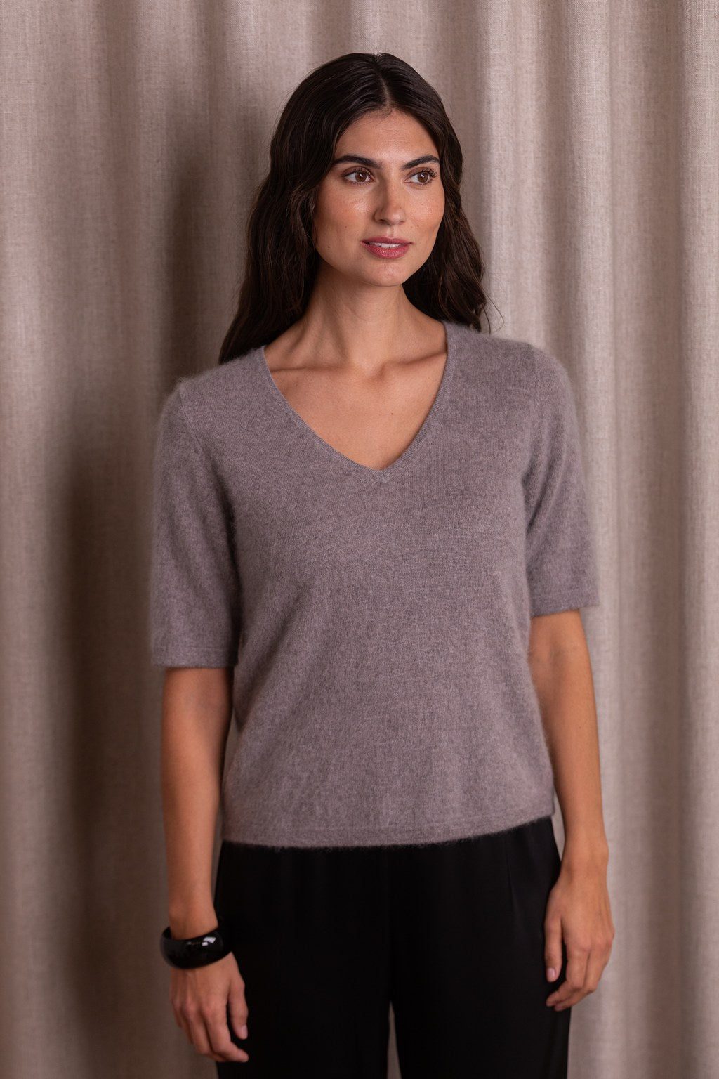 nougat_lyhythihainen_kashmirneule_v-kaula-aukolla.jpg?v=1769169859