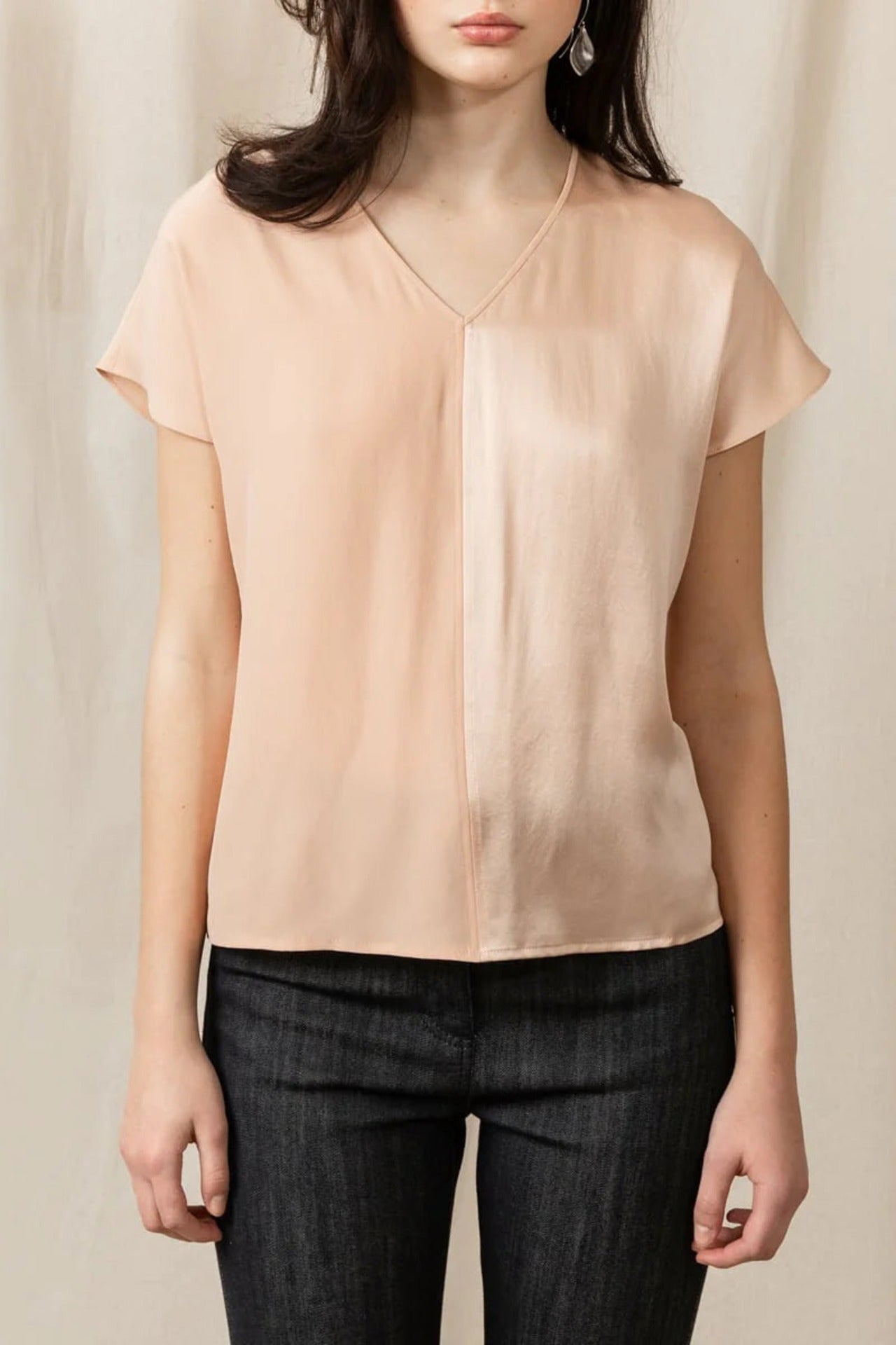 Revolution Short Sleeve V-Neck Tee Pink - Studio Heijne