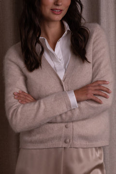 pitkahihainen_kashmirneuletakki_v-kaula-aukolla_latte.jpg?v=1769169779