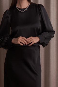 pitkahihainen_satiinipaita_puhvihihalla_black.jpg?v=1764151197