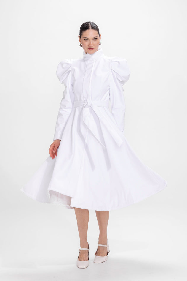 rainsisters-coat-majestic-white-waterproof-white-in-motion.jpg?v=1779054425