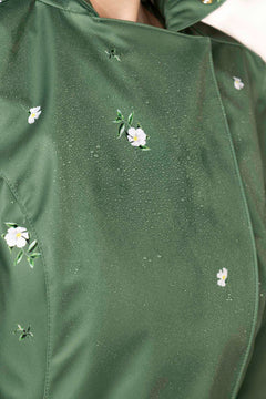 rainsisters-coat-primrose-in-bloom-waterproof-green-floral-close-up.jpg?v=1779055865
