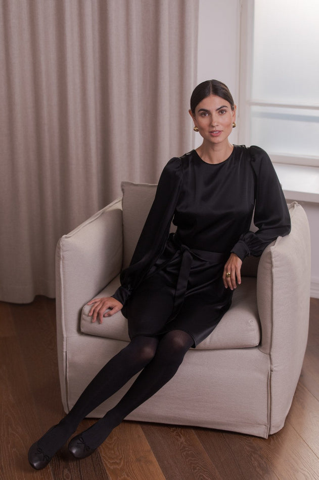 satiinimekko_black_pitkahihainen_puffihiha.jpg?v=1764151240