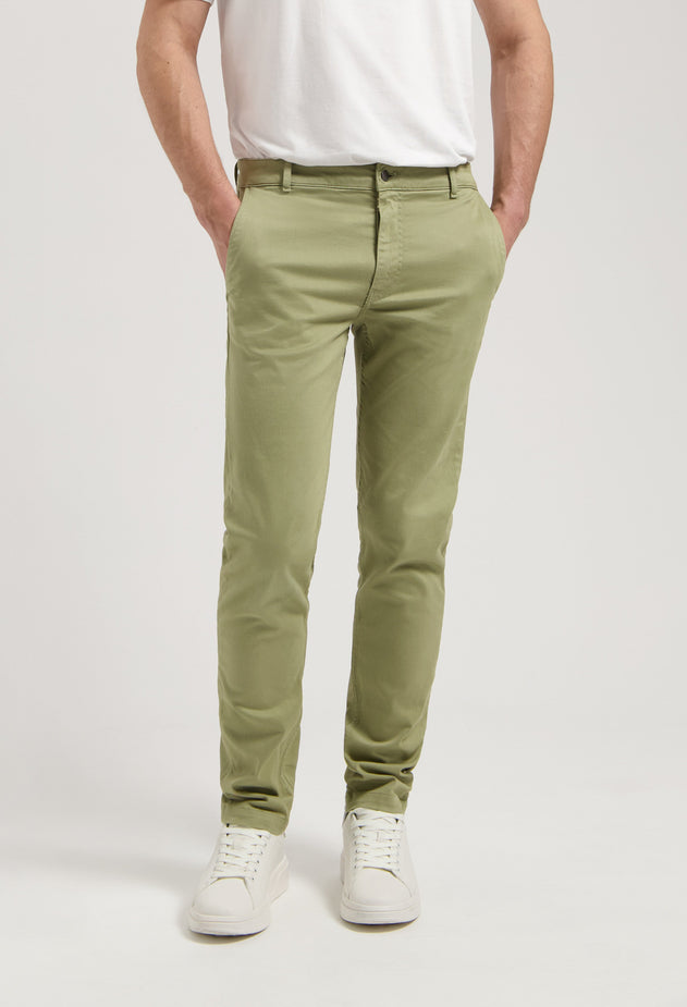 scott-mid-tapered-rustic-green-half-body-front-summer.jpg?v=1747398470