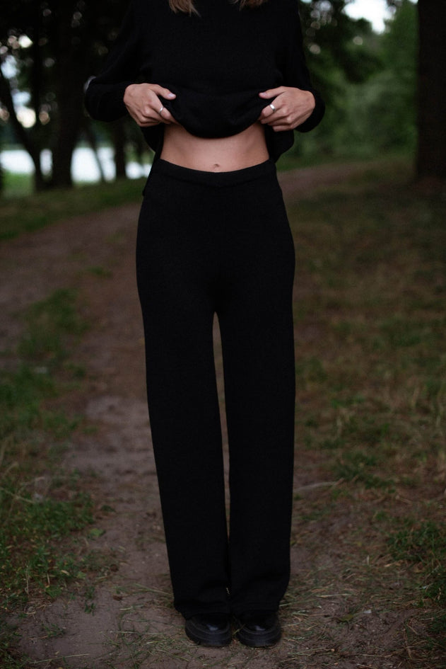 Black wide-leg merino pants 
