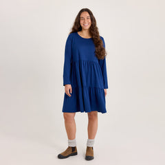 tamsilk-5039-frilla-midipituus-laivastonsininen-1800x1800.jpg?v=1757497256