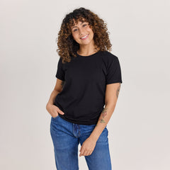 tamsilk-6702-naisten-slimmi-t-paita-musta-1-1800x1800.jpg?v=1775116105
