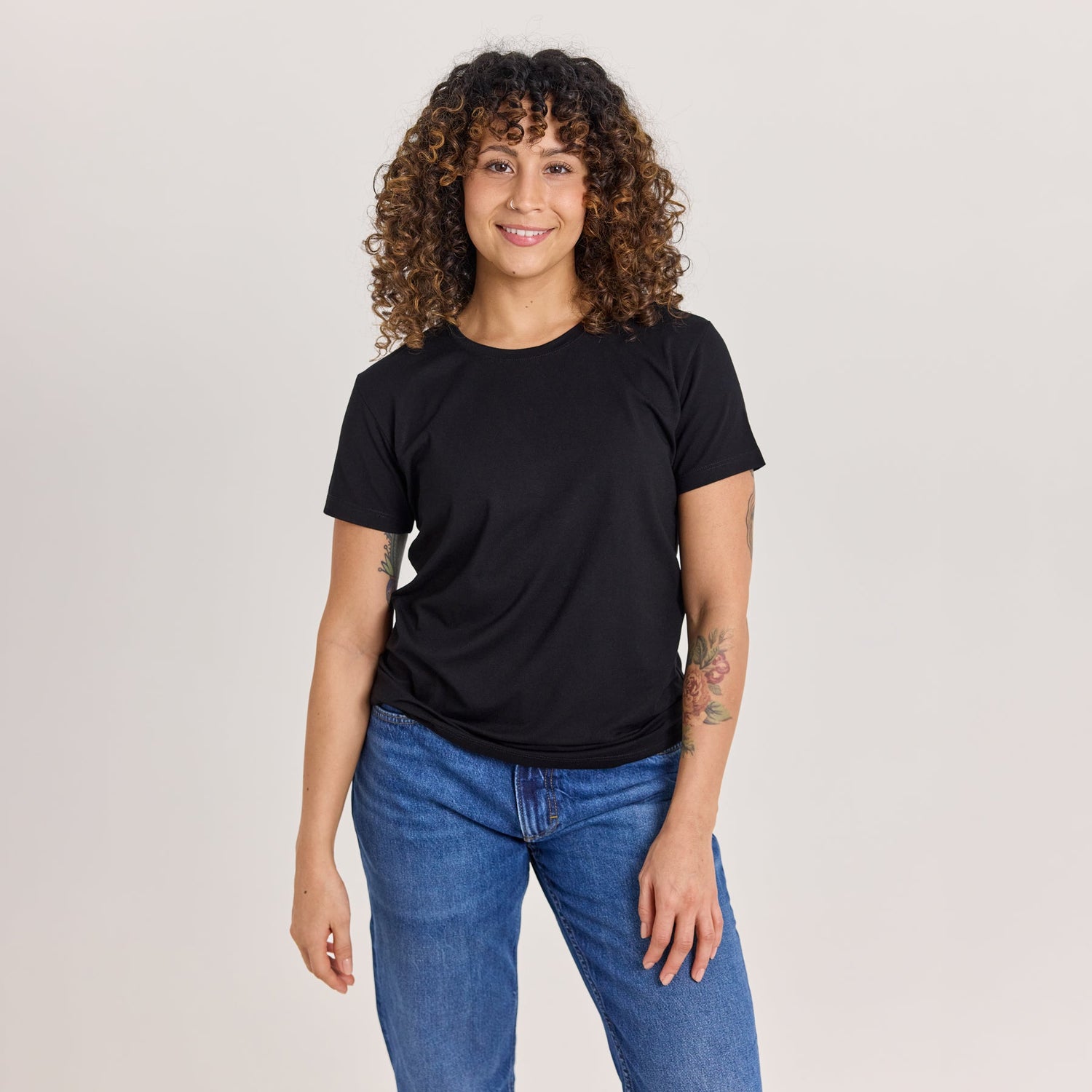 tamsilk-6702-naisten-slimmi-t-paita-musta-1800x1800.jpg?v=1775116105