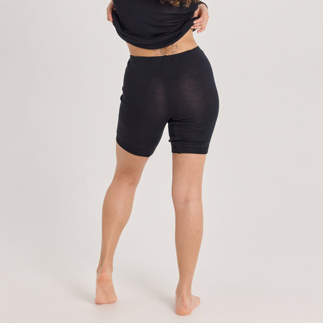 tamsilk-9036-klassikko-lahjehousut-musta-1-1800x1800.jpg?v=1764072634