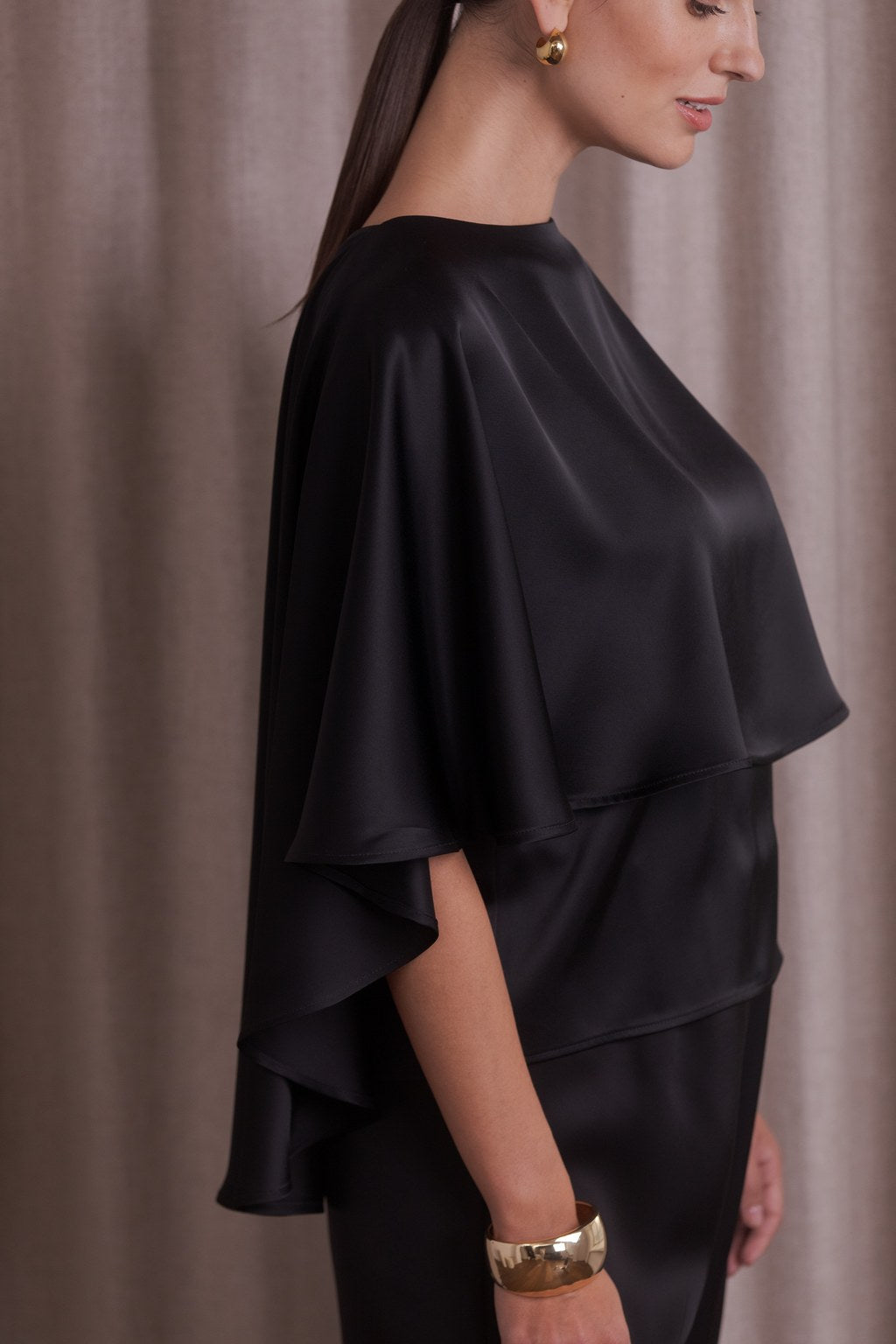triasetate_cape_satin_black.jpg?v=1764151549