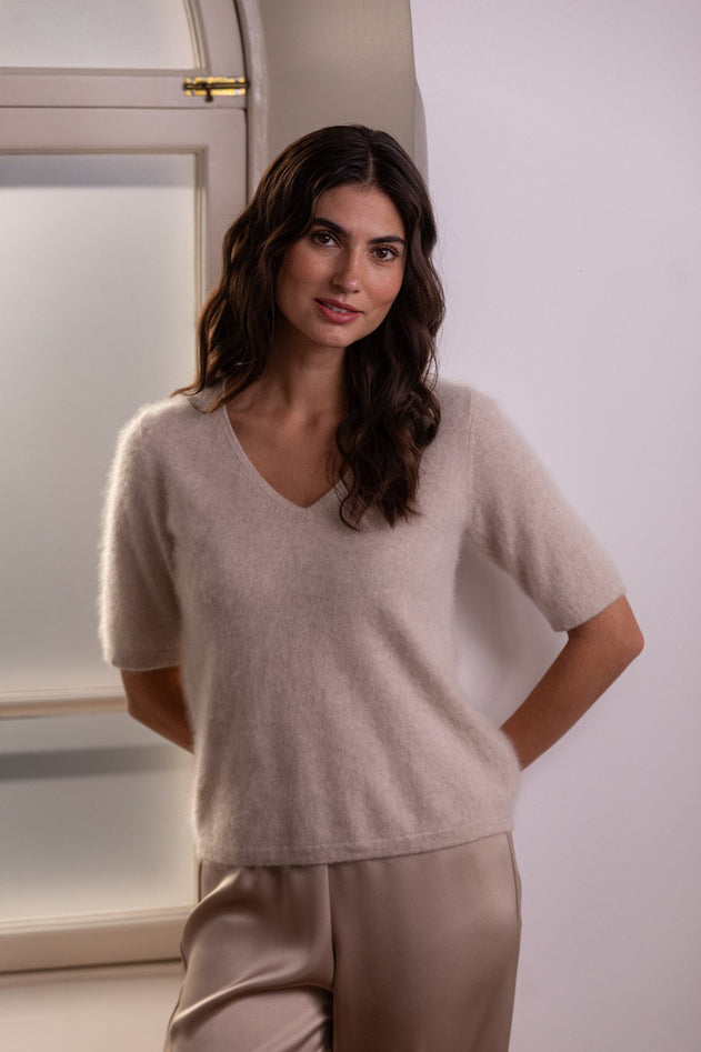 v-kaula-aukko_kashmirneule_lyhythihainen_latte.jpg?v=1769169878