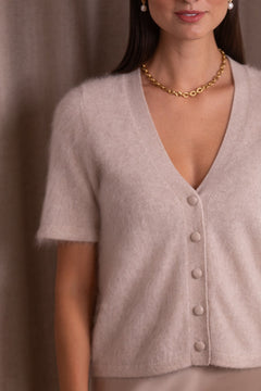 v-kaula-aukollinen_kashmirneuletakki_latte_lyhythihainen.jpg?v=1769169830