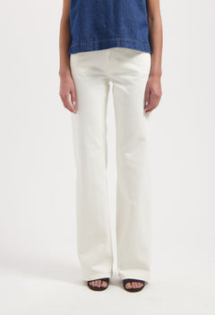 women-sustainable-jeans-cleo-mid-loose-natural-half-body-front-winter.jpg?v=1772010662