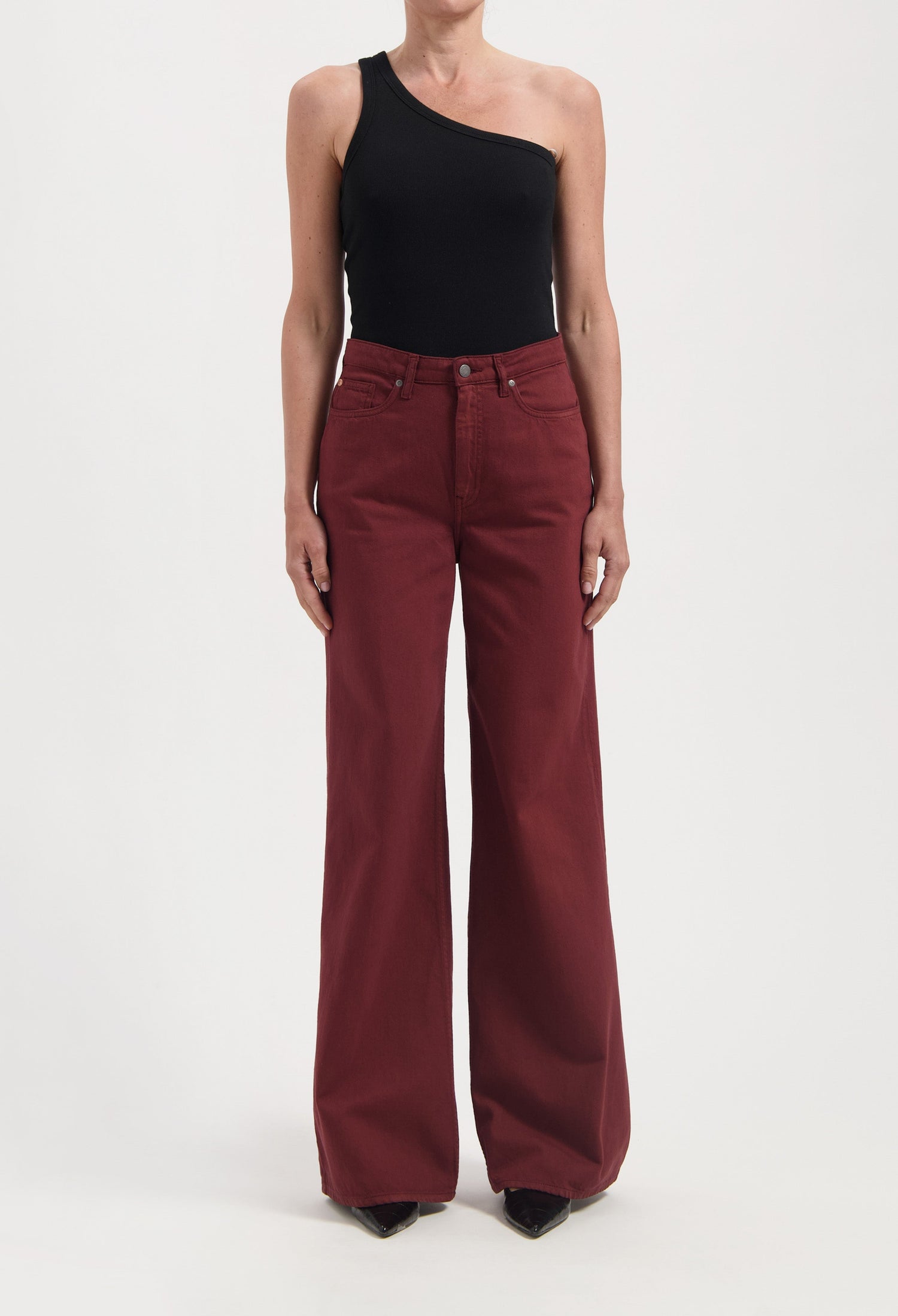 women-sustainable-jeans-sara-high-loose-flow-burgundy-full-body-front-summer.jpg?v=1758639639