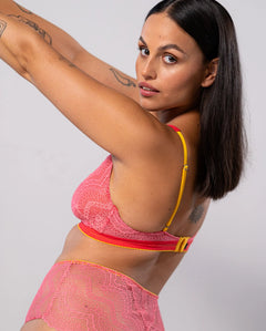 Pitsinen Plunge Bralette Toppi Kahlo