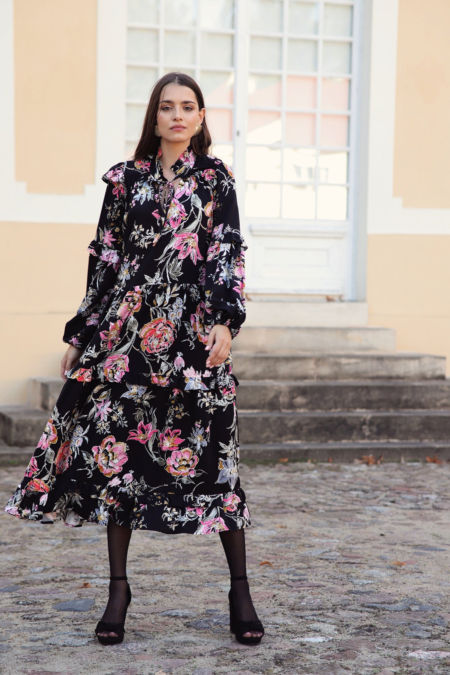 Sienna Flower Power Mekko Musta