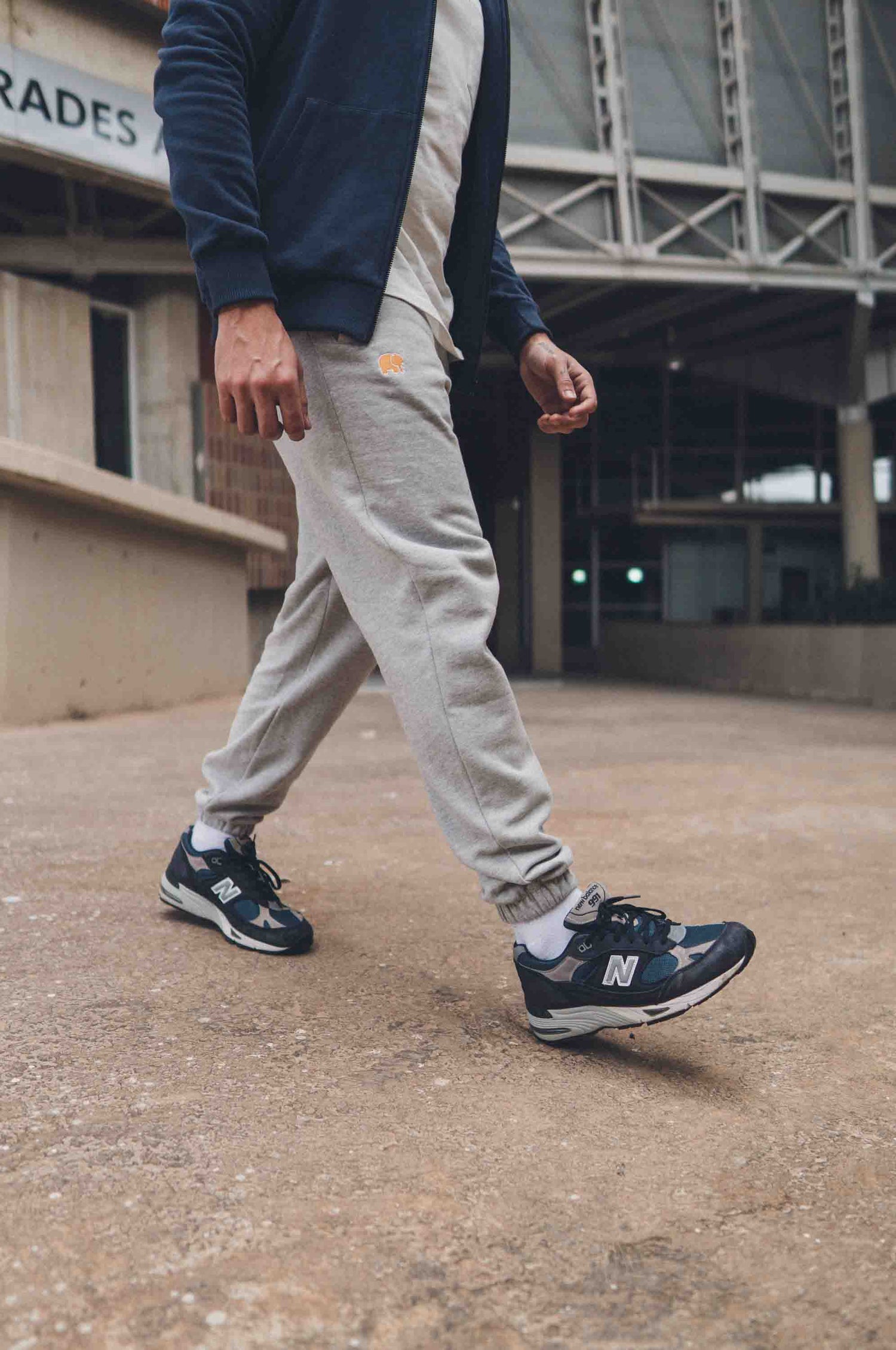 Organic Essential Collegehousut Harmaa