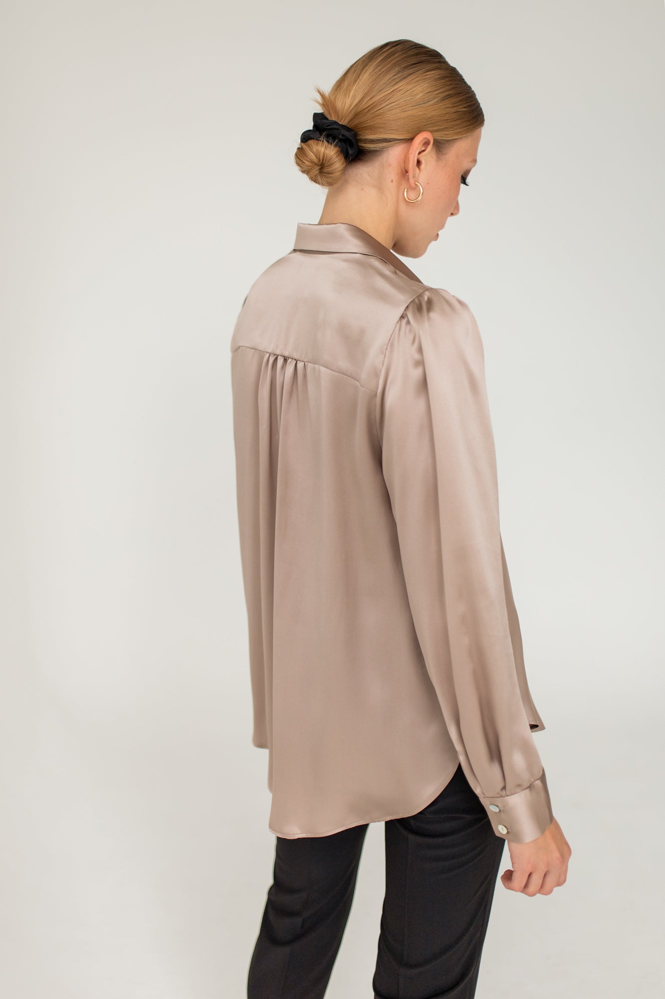Enteliér Silkkipaita Taupe