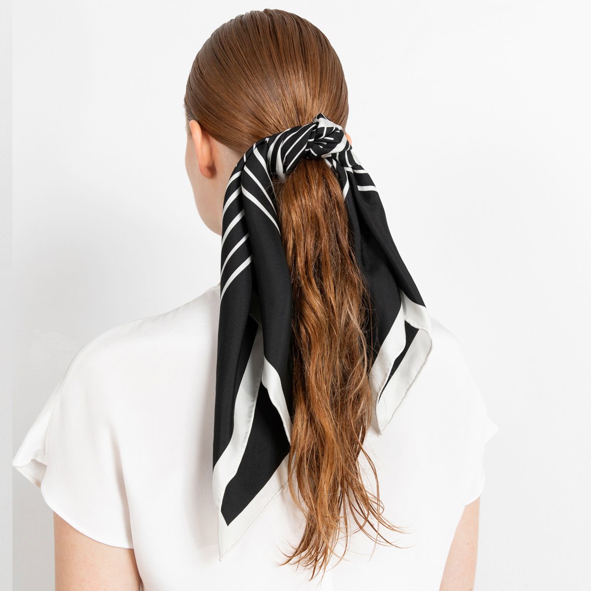Silkkihuivi Signature Black