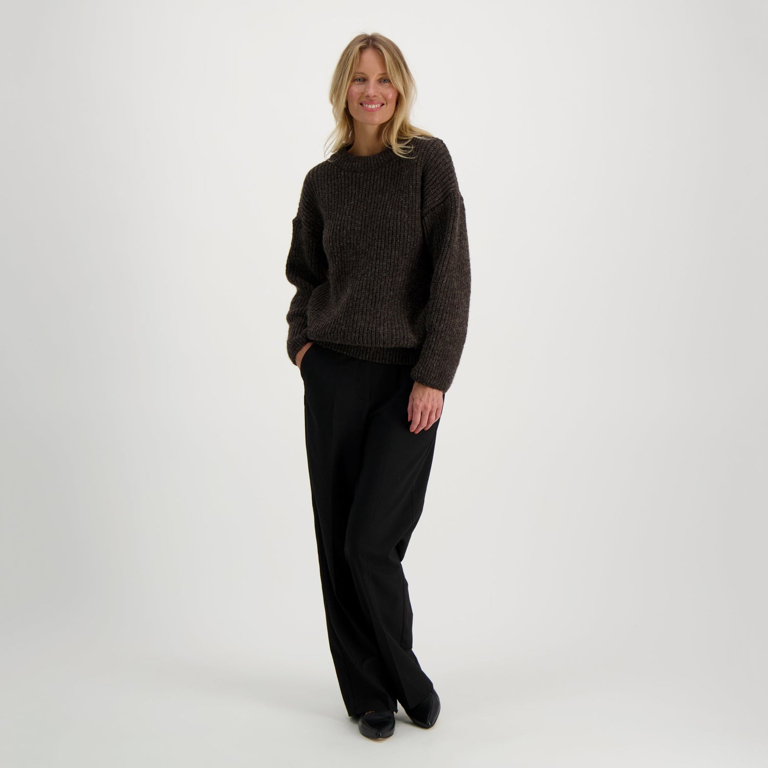 Sofie O-Neck Neule Ruskea