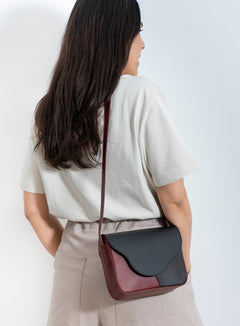 Crossbody Laukku Billie Musta Cognac