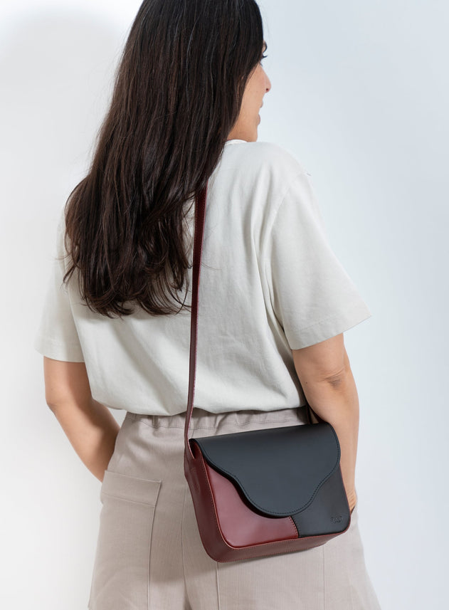 Crossbody Laukku Billie Musta Cognac