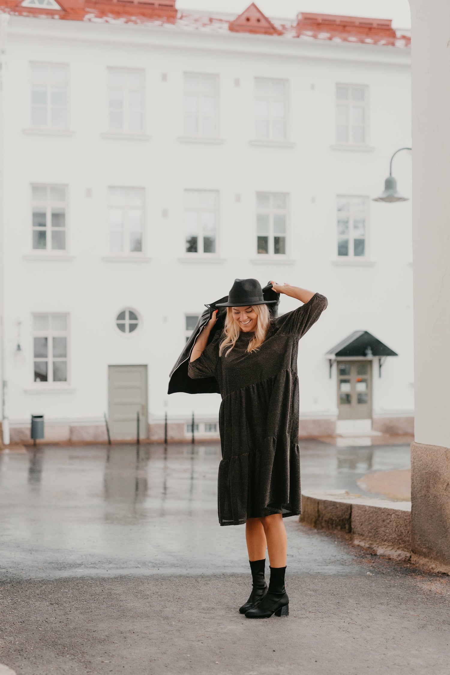 Hilla Mekko Musta